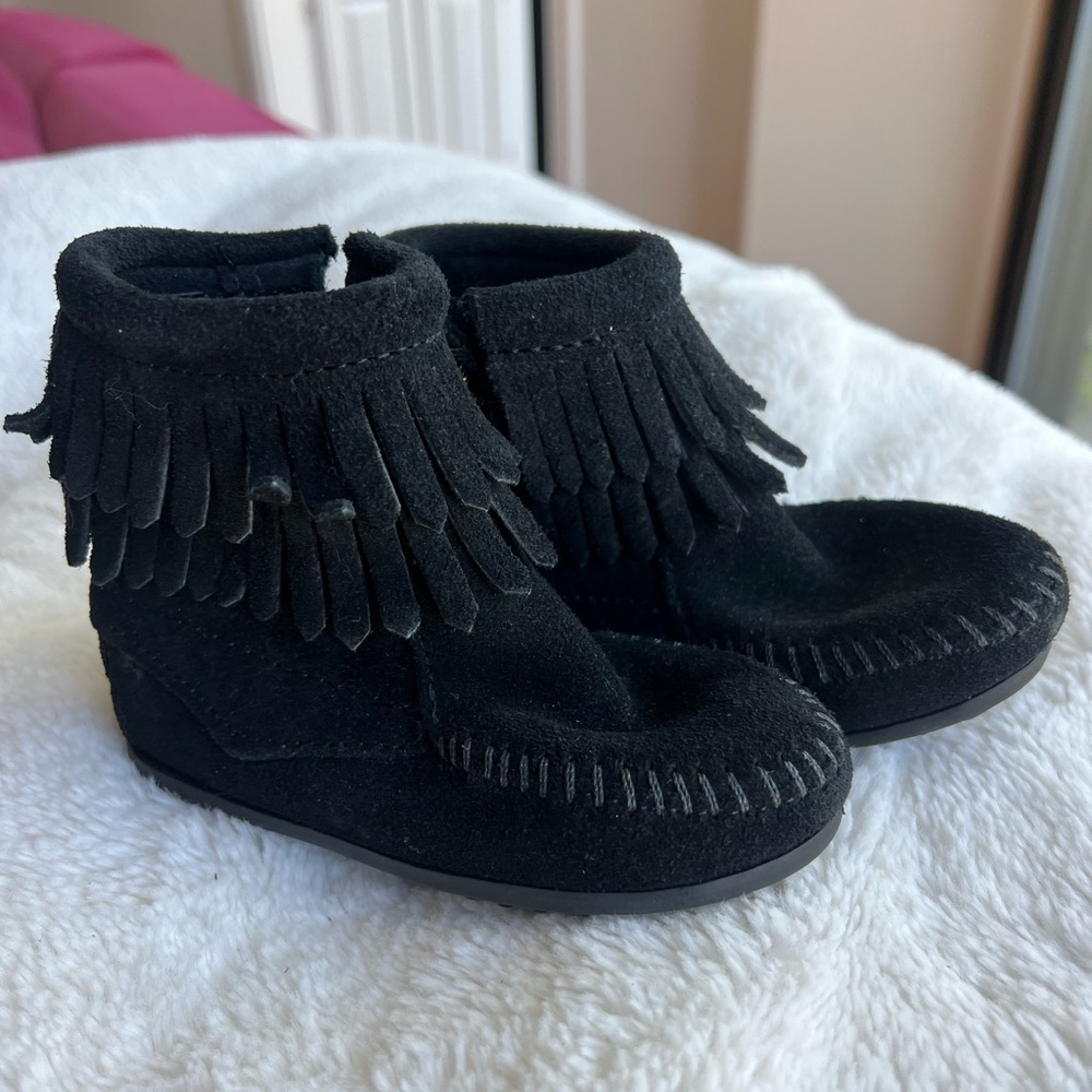 Minnetonka Black Suede Toddler Boot Size 7